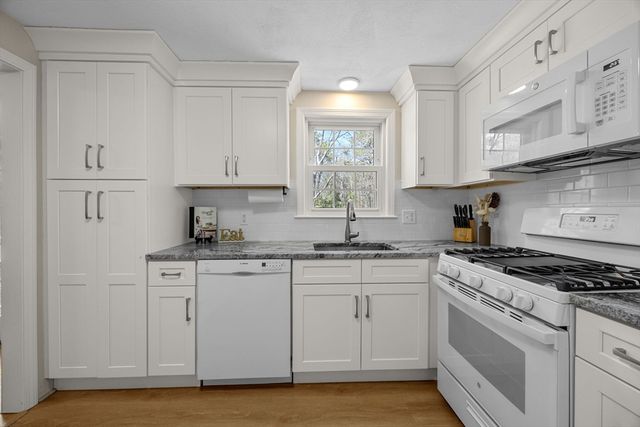 74 Meredith Dr, Falmouth, MA 02536