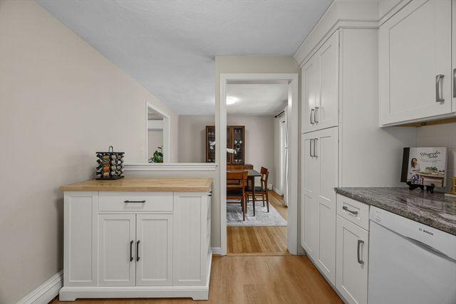 74 Meredith Dr, Falmouth, MA 02536