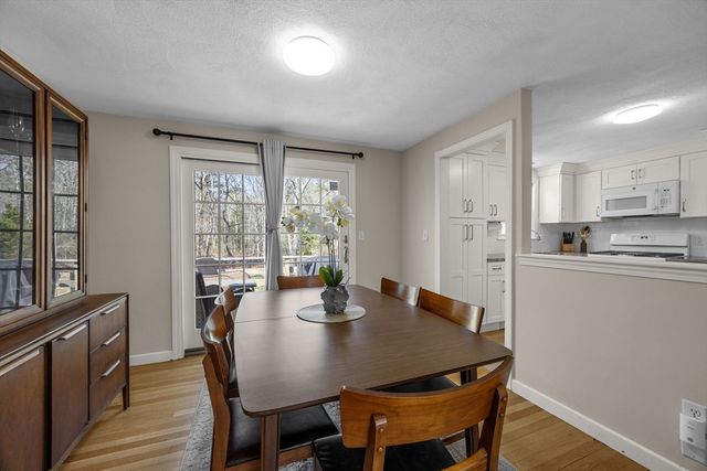 74 Meredith Dr, Falmouth, MA 02536