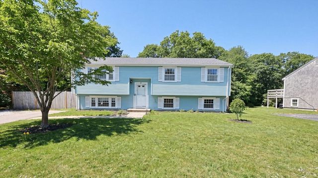 74 Meredith Dr, Falmouth, MA 02536