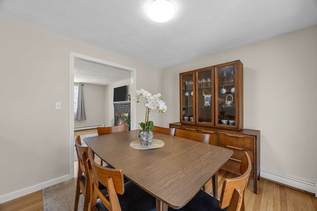 74 Meredith Dr, Falmouth, MA 02536