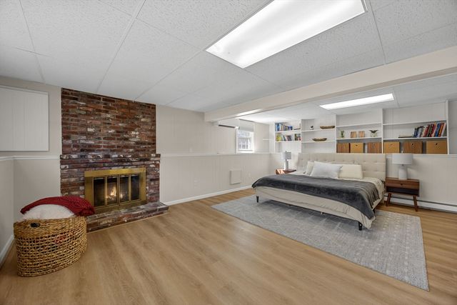 74 Meredith Dr, Falmouth, MA 02536