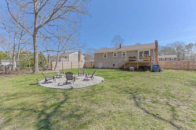 74 Meredith Dr, Falmouth, MA 02536