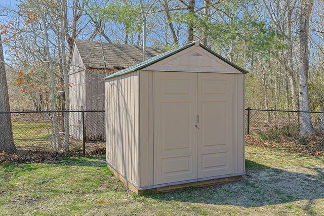 74 Meredith Dr, Falmouth, MA 02536