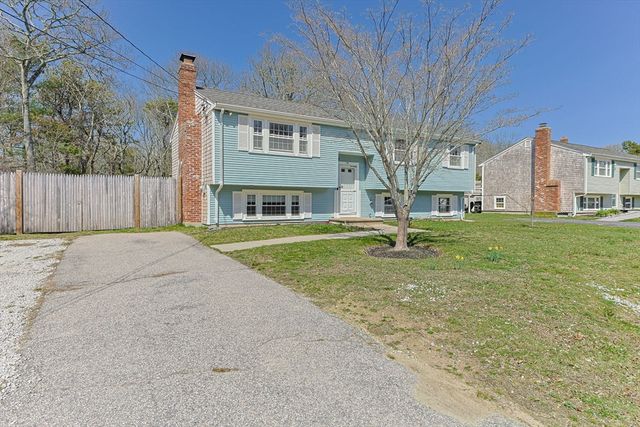 74 Meredith Dr, Falmouth, MA 02536