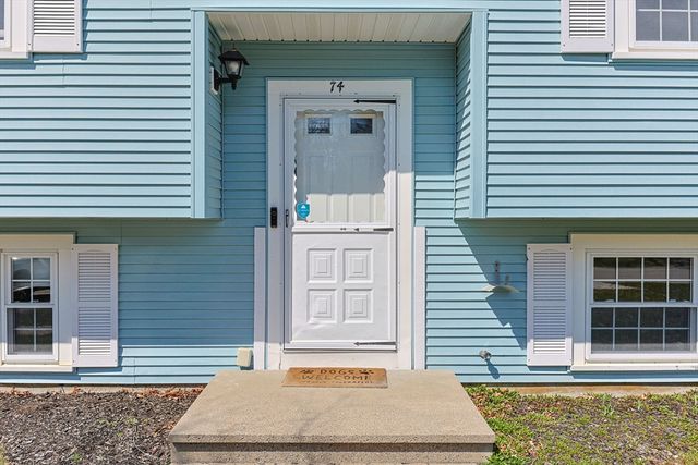 74 Meredith Dr, Falmouth, MA 02536