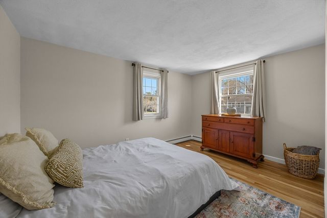 74 Meredith Dr, Falmouth, MA 02536