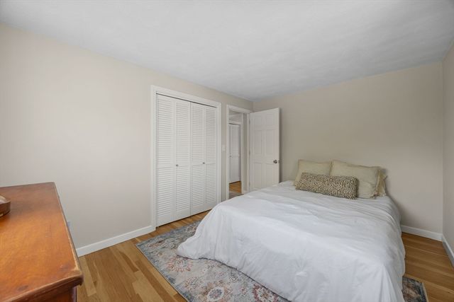 74 Meredith Dr, Falmouth, MA 02536