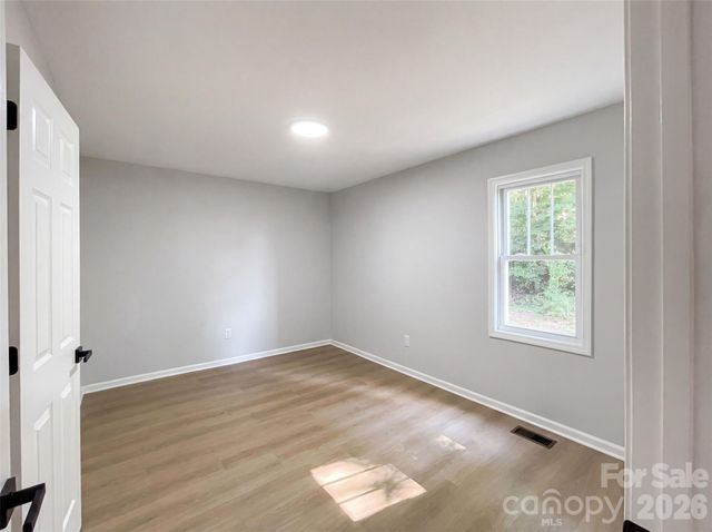 915 Kenham Place, Lenoir, NC 28645