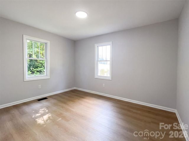 915 Kenham Place, Lenoir, NC 28645