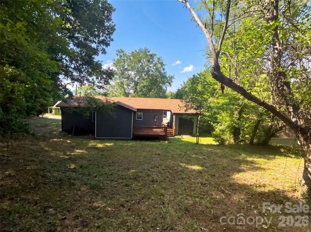 915 Kenham Place, Lenoir, NC 28645