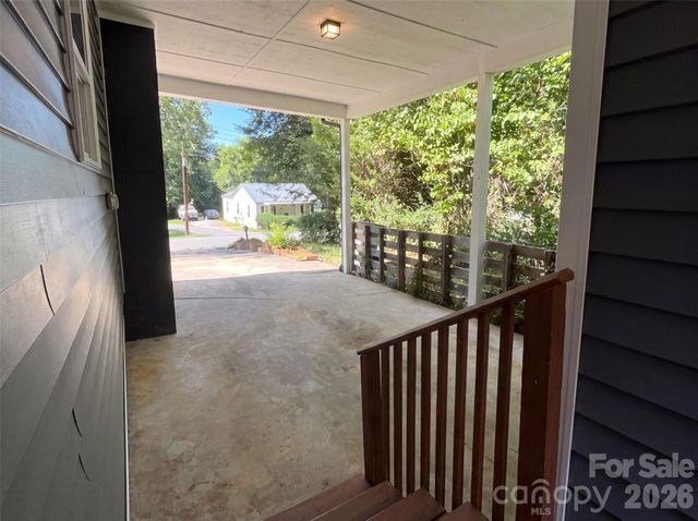915 Kenham Place, Lenoir, NC 28645