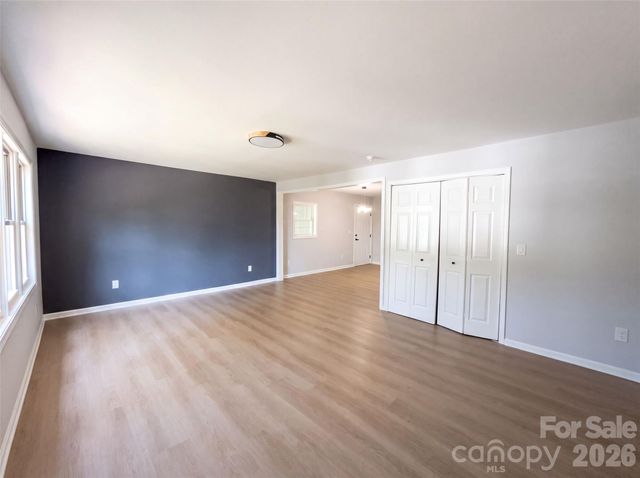 915 Kenham Place, Lenoir, NC 28645