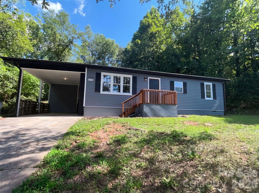 915 Kenham Place, Lenoir, NC 28645