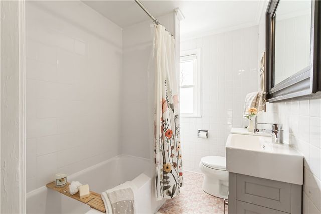 140 Rutledge Drive, Rochester, NY 14621