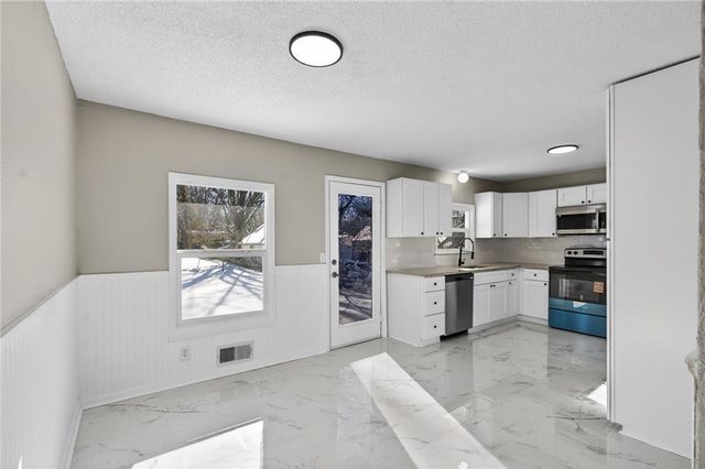 611 W 23rd Street, Independence, MO 64055