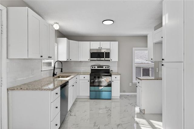 611 W 23rd Street, Independence, MO 64055