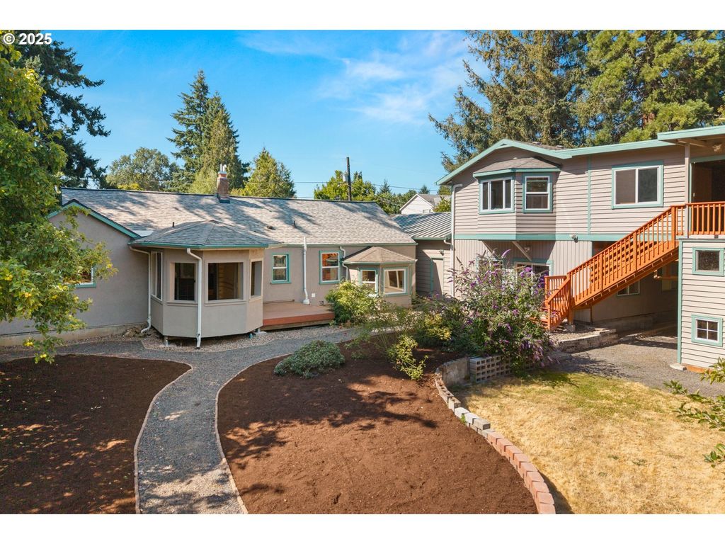 11105 Ne SISKIYOU St, Portland, OR 97220