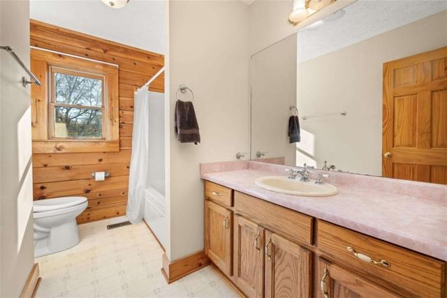 715 Woods Bridge Road, Commerce, GA 30529