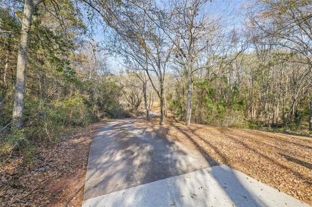 715 Woods Bridge Road, Commerce, GA 30529