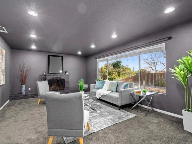 1130 Pebble Springs Lane, Escondido, CA 92026