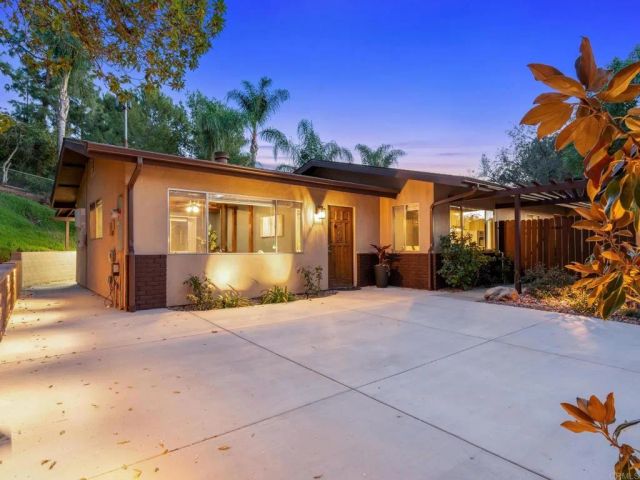 1130 Pebble Springs Lane, Escondido, CA 92026