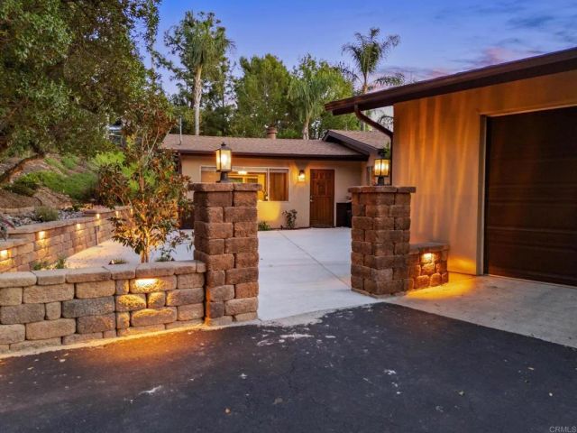 1130 Pebble Springs Lane, Escondido, CA 92026