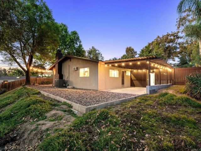 1130 Pebble Springs Lane, Escondido, CA 92026