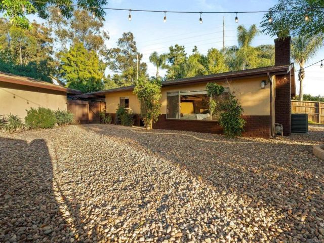 1130 Pebble Springs Lane, Escondido, CA 92026