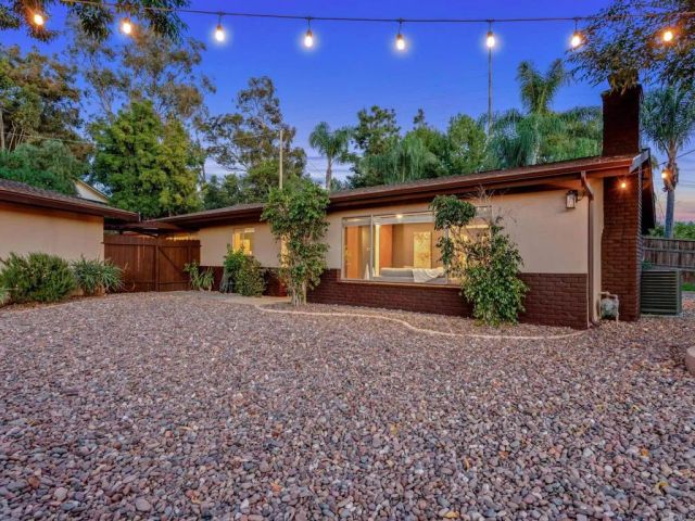 1130 Pebble Springs Lane, Escondido, CA 92026
