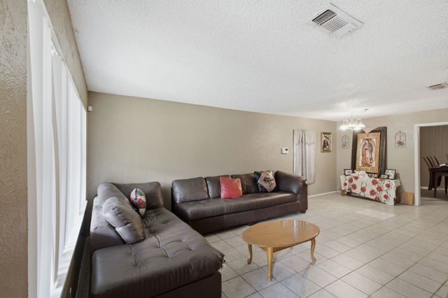 605 W 8th Street, Irving, TX 75060