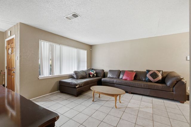 605 W 8th Street, Irving, TX 75060
