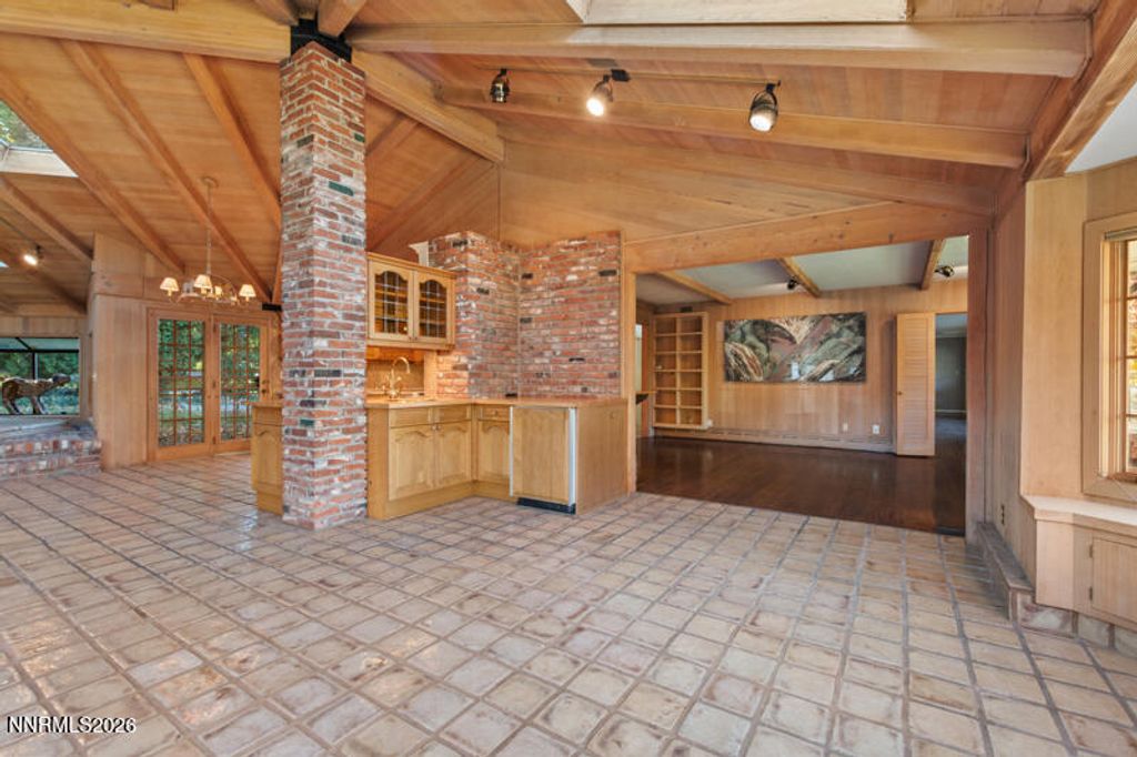 Image 21 of property listing at 1880 Meadowview Lane, Reno, NV 89509