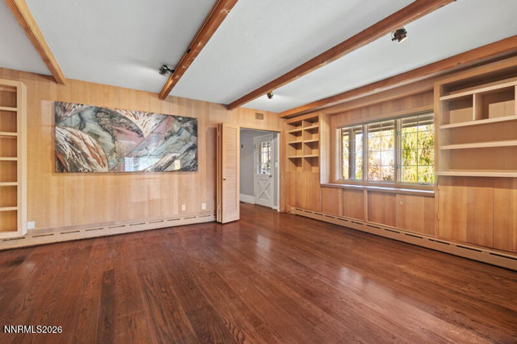 Image 8 of property listing at 1880 Meadowview Lane, Reno, NV 89509