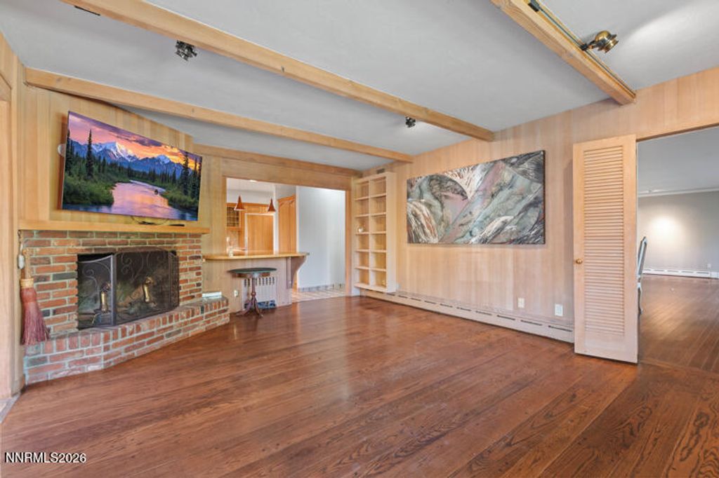 Image 9 of property listing at 1880 Meadowview Lane, Reno, NV 89509