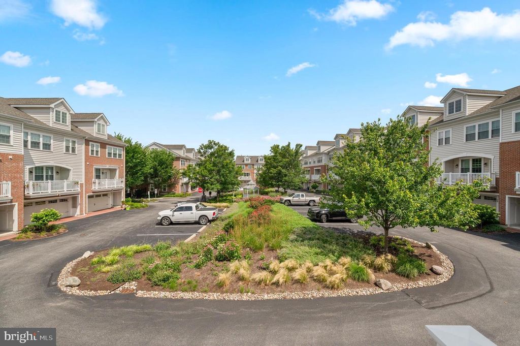 17 VILLAGE SQ, Paoli, PA 19301