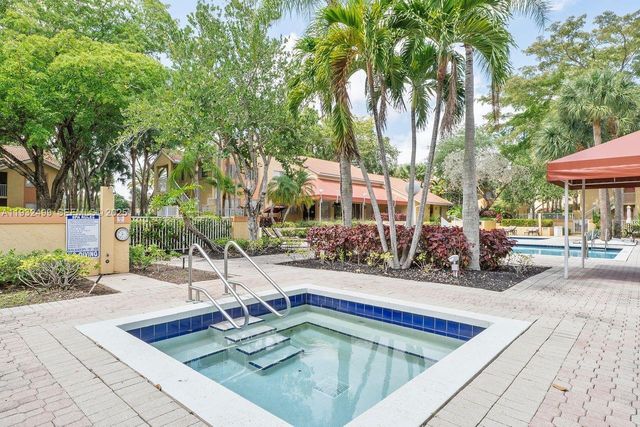 929 Coral Club Dr 929, Coral Springs, FL 33071