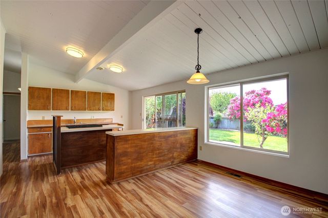 16972 Vaughn Rd, Mount Vernon, WA 98273