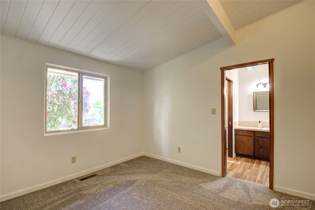 16972 Vaughn Rd, Mount Vernon, WA 98273