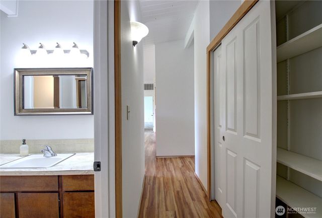 16972 Vaughn Rd, Mount Vernon, WA 98273