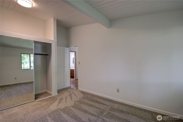 16972 Vaughn Rd, Mount Vernon, WA 98273