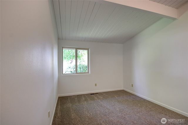 16972 Vaughn Rd, Mount Vernon, WA 98273