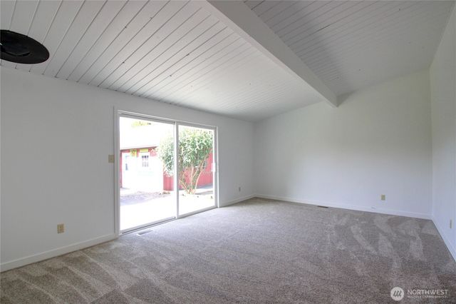 16972 Vaughn Rd, Mount Vernon, WA 98273