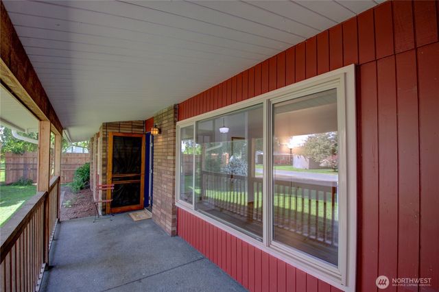16972 Vaughn Rd, Mount Vernon, WA 98273