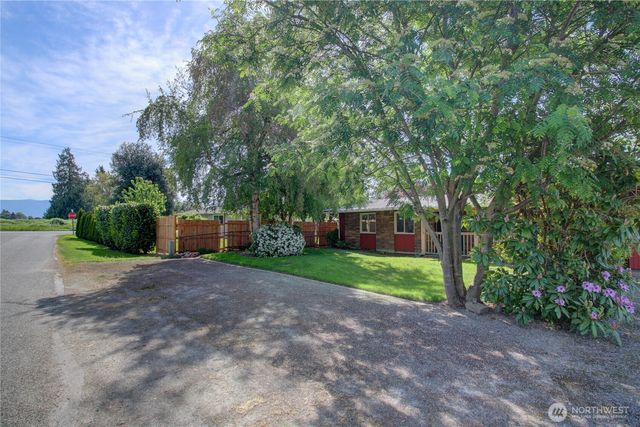 16972 Vaughn Rd, Mount Vernon, WA 98273