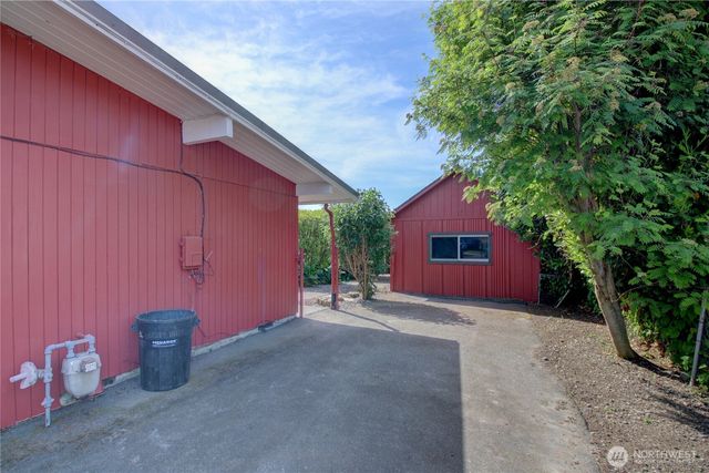 16972 Vaughn Rd, Mount Vernon, WA 98273