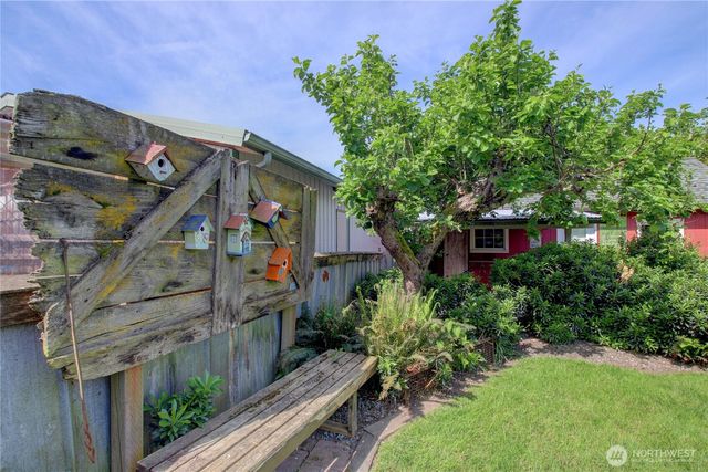 16972 Vaughn Rd, Mount Vernon, WA 98273