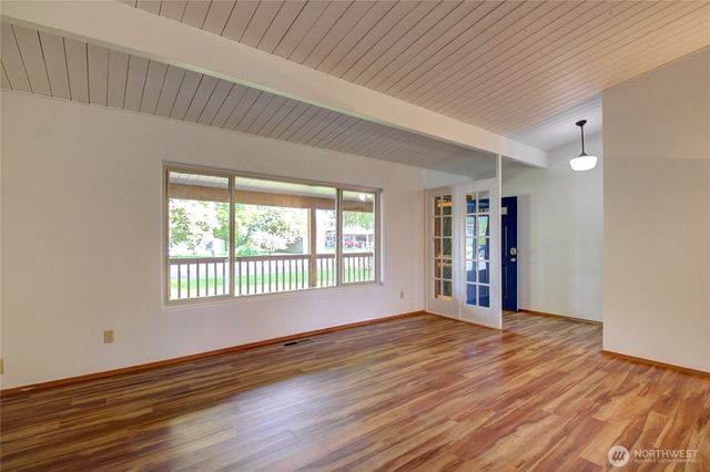 16972 Vaughn Rd, Mount Vernon, WA 98273
