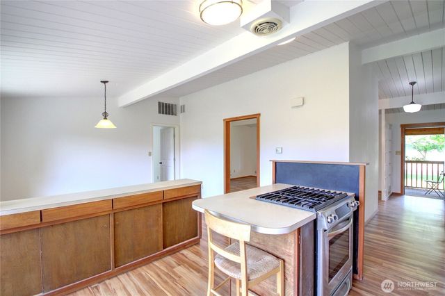16972 Vaughn Rd, Mount Vernon, WA 98273