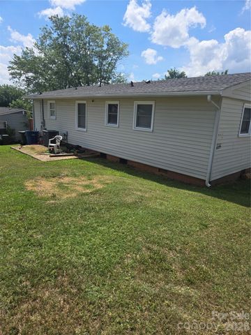 630 9th Avenue Drive SE, Hickory, NC 28602